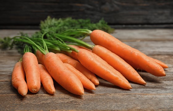 10 carrots on a table