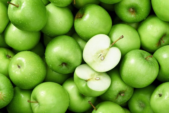 cut fresh american green apples